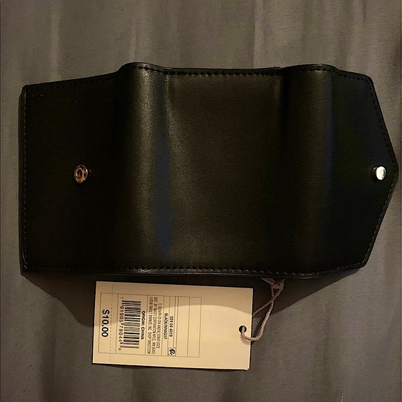 Women (2) Leather Wallets Bundle Deal - Picture 5 of 6